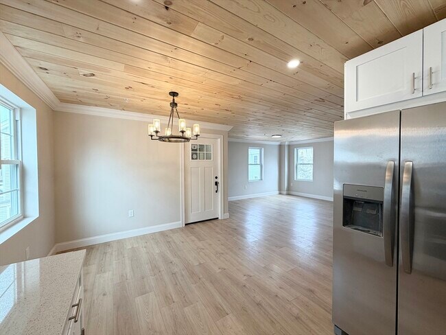 Building Photo - 3 1/2 Buffum St