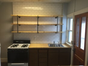 Building Photo - 409 W 7th St