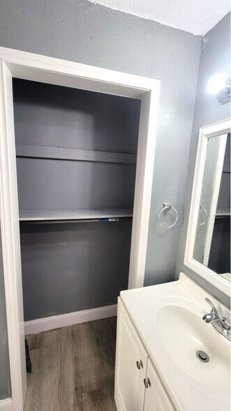 Building Photo - 1057 Binkley St