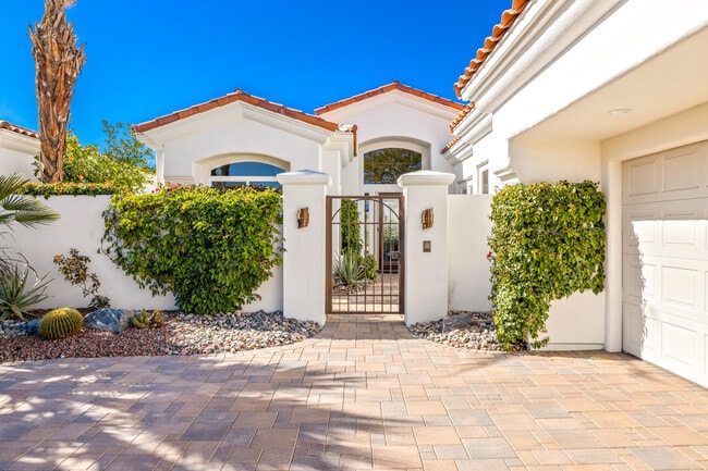 Building Photo - 701 Indian Ridge Dr