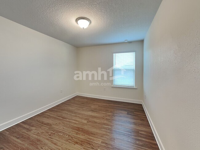 Building Photo - 5807 Hampton Creek Rd