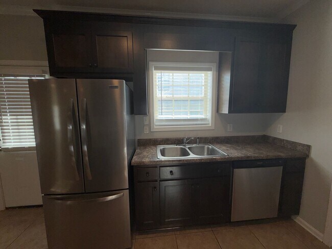 Building Photo - LEASING FOR FALL 2027 3 Bed/3 Bath Forest Lake Home less than a mile from campus!