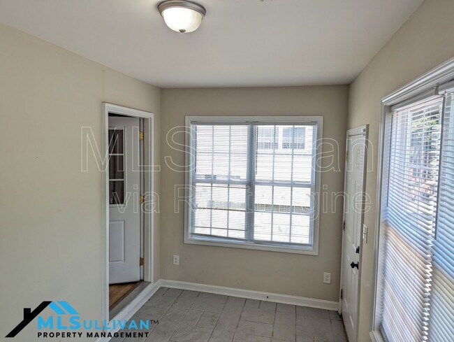 Building Photo - 1315 Hill St