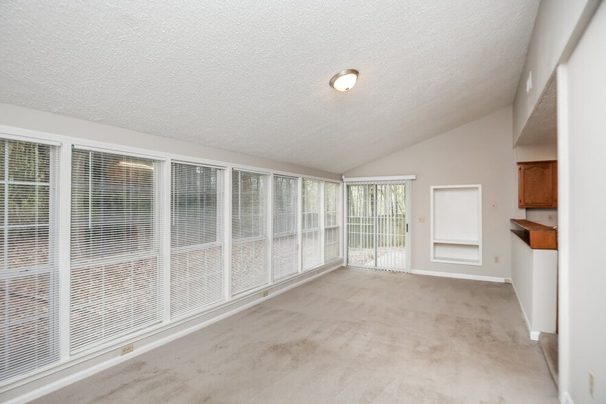 Building Photo - 1791 May Glen Dr NW