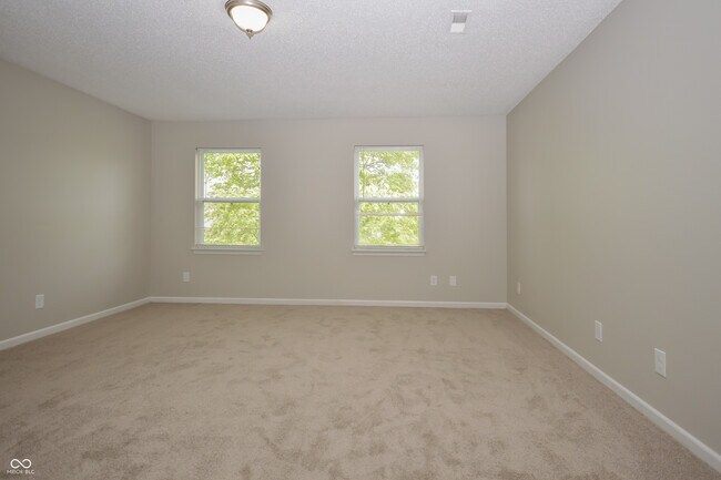 Building Photo - 2265 Shadowbrook Dr