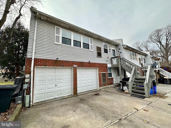 Building Photo - 3304 Hess St