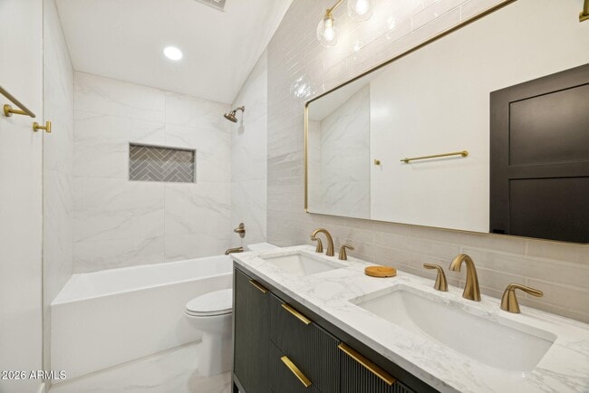 Building Photo - 1216 W Rovey Ave