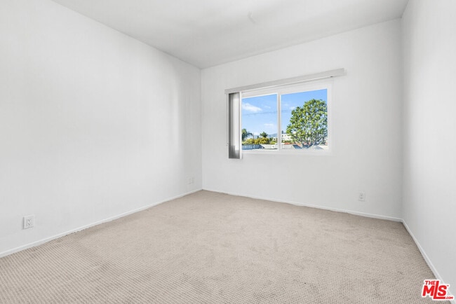 Building Photo - 12621 Washington Pl