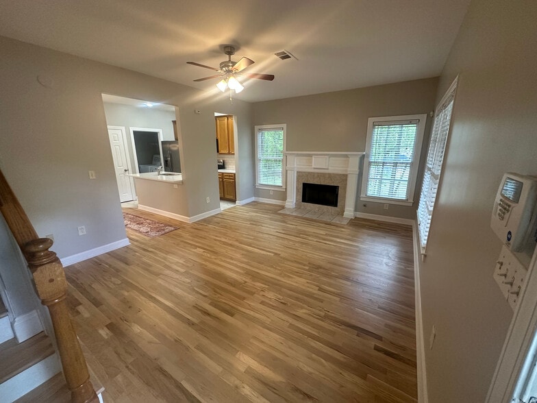 Building Photo - Room in Single Family Home on Godfrey Dr NW