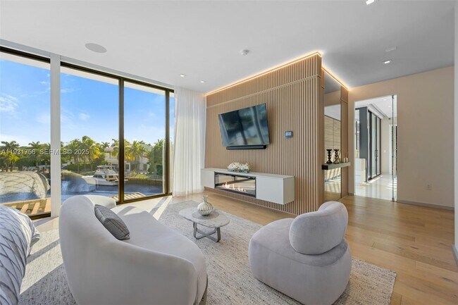 Building Photo - 3260 NE 165th St