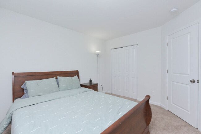 Building Photo - Modern Comfort in a Quiet Cul-de-Sac – 3 B...