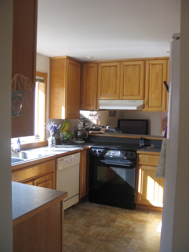 Building Photo - 3 Bedroom Home in Poulsbo