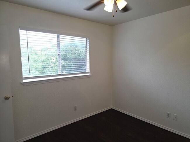 Building Photo - 1600 Hollow Tree Blvd