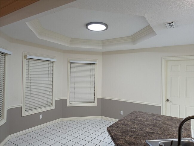 Building Photo - 2030 N Hailey Dr