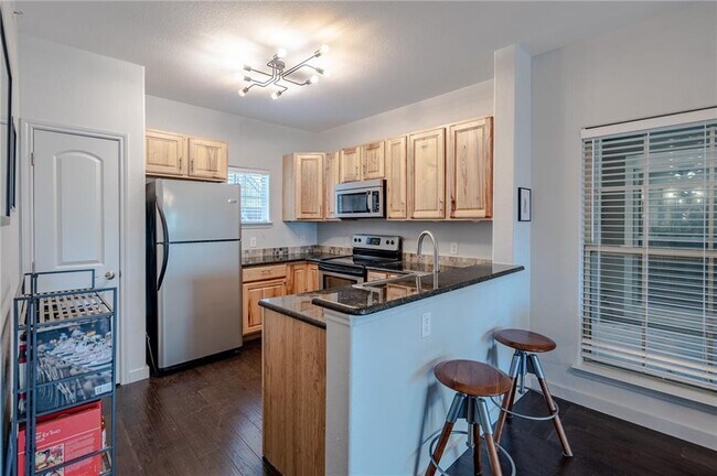 Building Photo - 6810 Deatonhill Dr