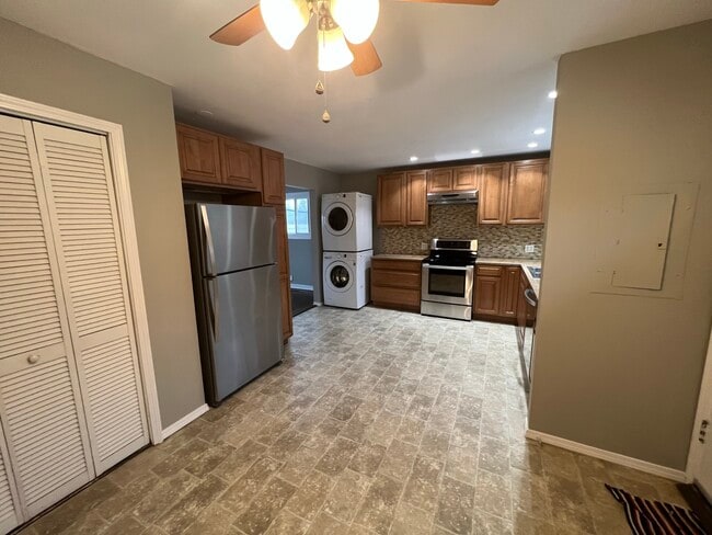 Building Photo - 440 Ida Ln