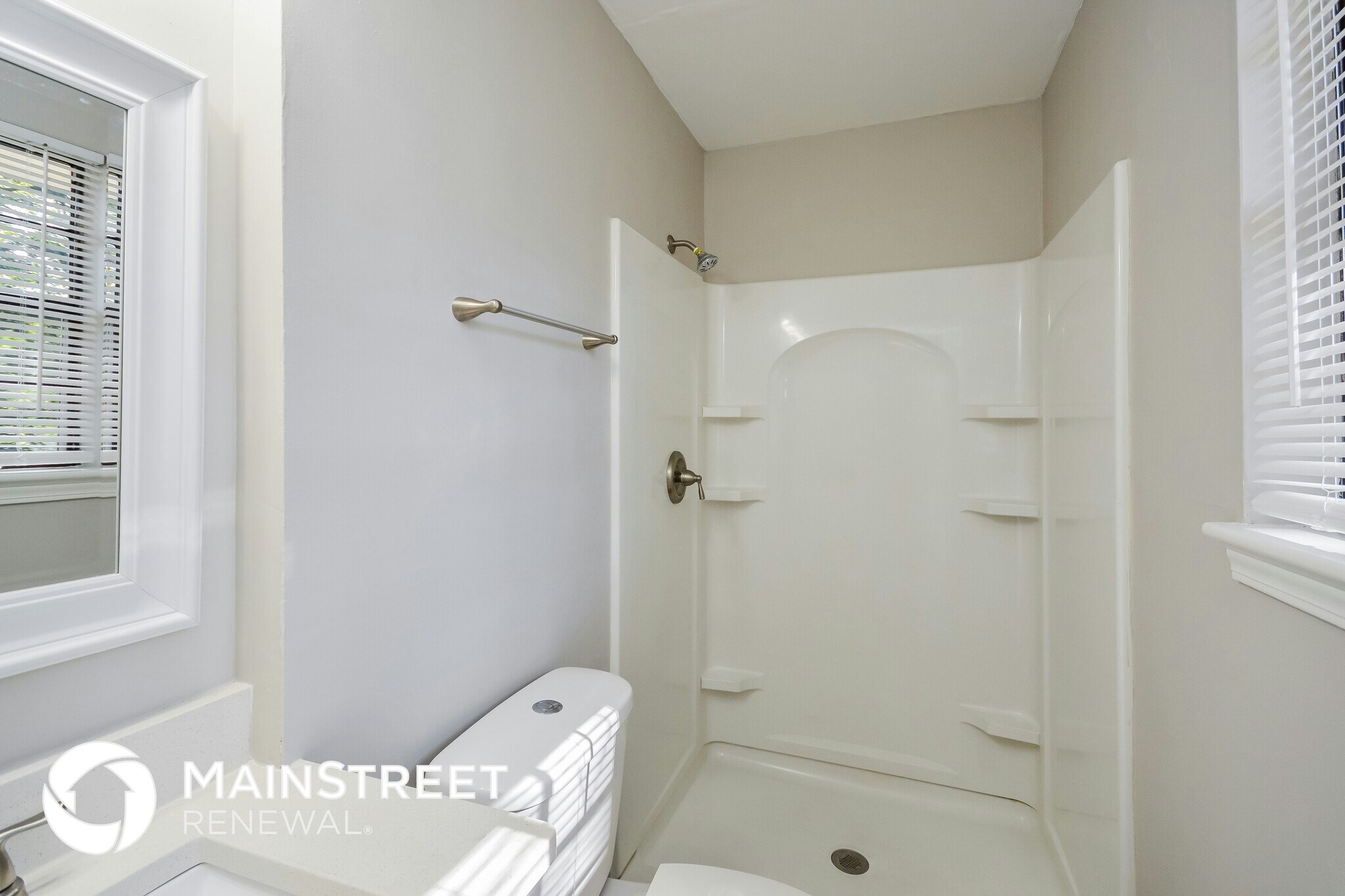 Building Photo - 619 Lakeridge Cir SE