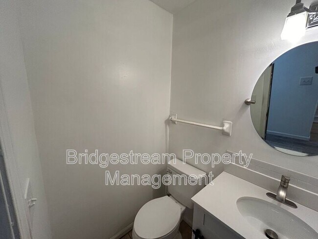 Building Photo - 7732 Betsy Ross Cir