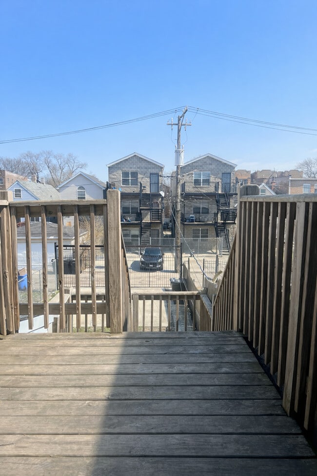 Building Photo - 1249 S Kolin Ave