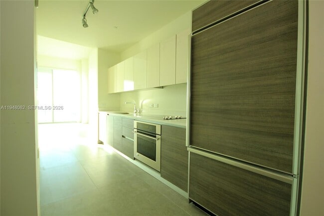 Building Photo - 1100 S Miami Ave