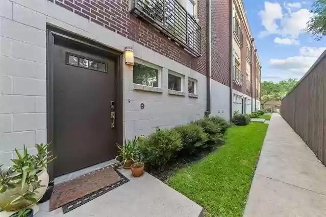 Building Photo - 5711 Ross Ave