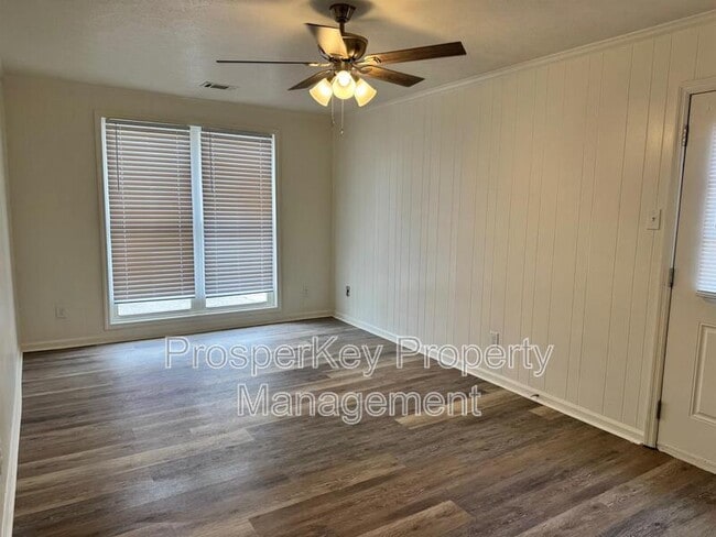 Building Photo - 6428 Luna Dr