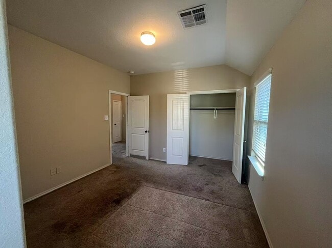 Building Photo - Spacious 4-Bedroom Family Home with Open F...