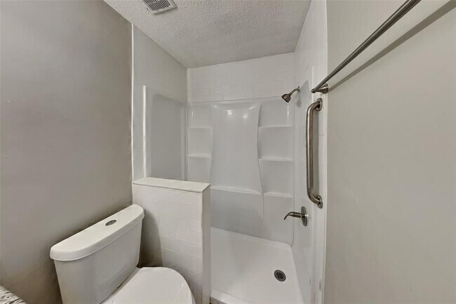Building Photo - 4726 Green Trail Dr