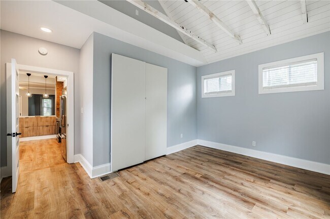 Building Photo - 222 Gregory St