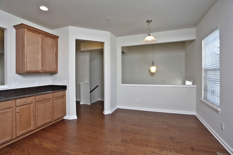 Eat-in Area - 1720 Beacon Ln