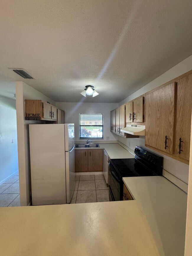 Building Photo - 459 Glenwood Dr