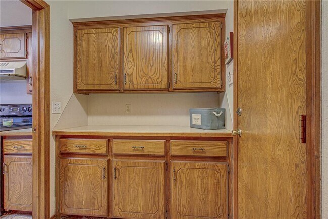 Building Photo - 2109 Shamrock Dr