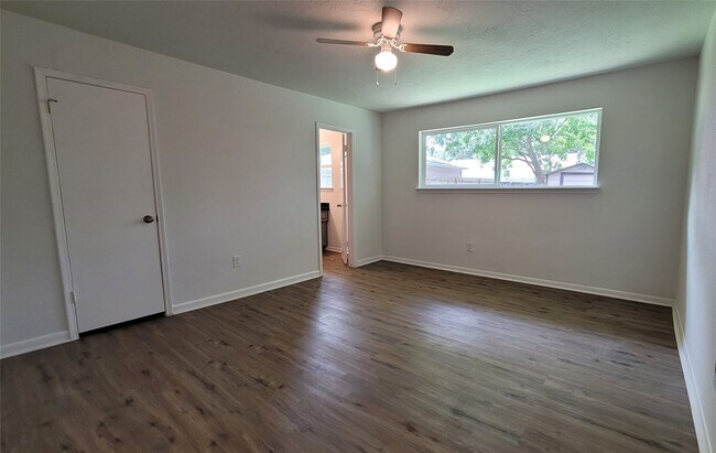 Building Photo - 12303 Meadow Berry Dr