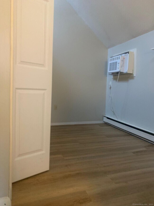 Building Photo - 3 Cinnamon Spring