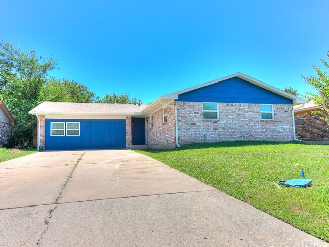 Building Photo - 4 Bedroom/2 Bath home with fenced yard.