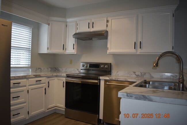 Building Photo - Updated 3 Bed Littleton Townhome