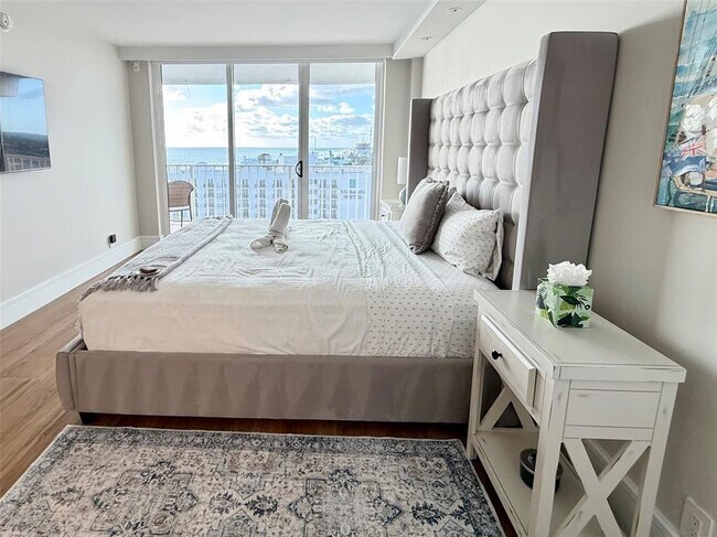 Building Photo - 800 SE 20th Ave