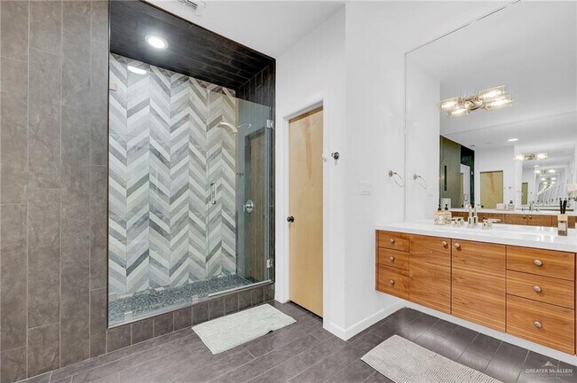 Building Photo - 21 W Holland Ave