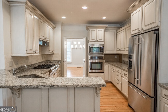 Building Photo - 540 Birkdale Dr