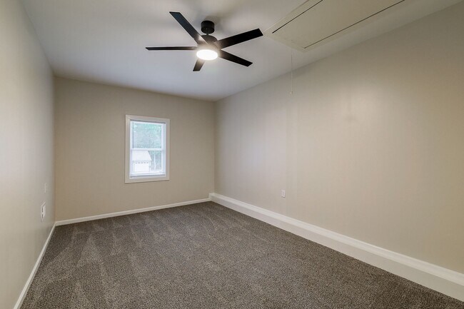 Building Photo - Newly Renovated East Side Home!
