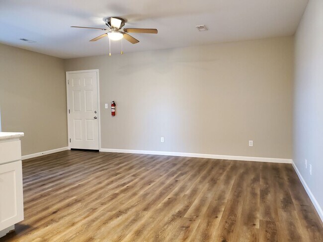 Building Photo - 142 Cane Creek Ln