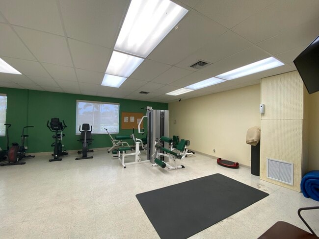 Building Photo - 2723 Dudley Dr W