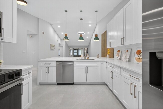 Building Photo - 10924 Roebelini Palm Ct