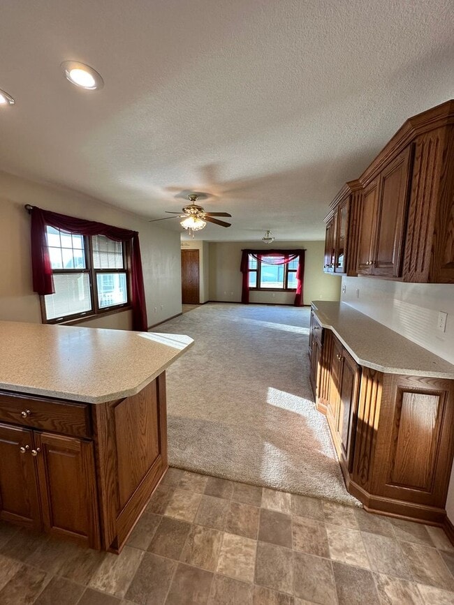 Building Photo - Rent: 4 Beds