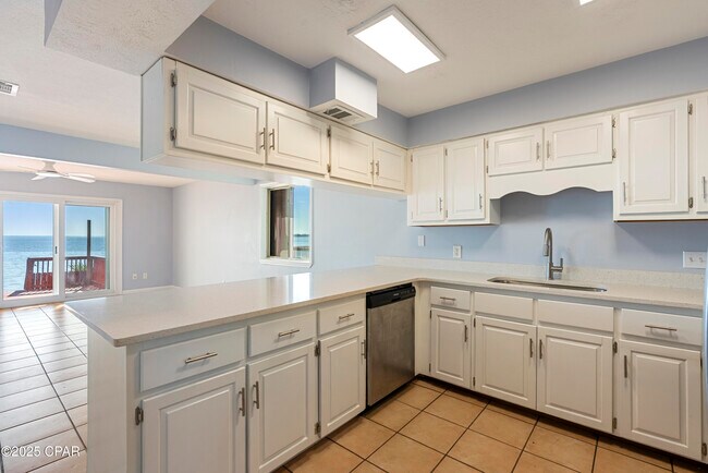 Building Photo - 6453 Oak Shr Dr