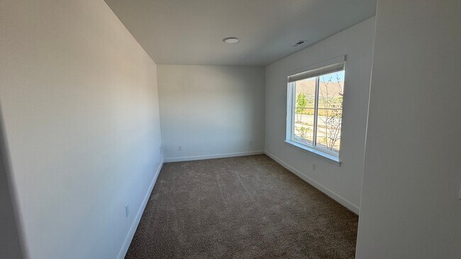 Building Photo - Brand new 3 Bedroom 3 Bath in Payson!
