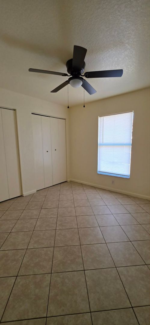 Building Photo - Spacious 2-bedroom, 1-bath apartment available now!