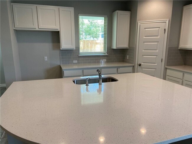 Building Photo - 2216 Limestone Lake Dr