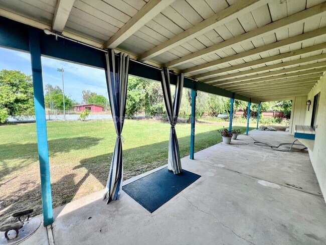 Building Photo - 9193 N Fowler Ave