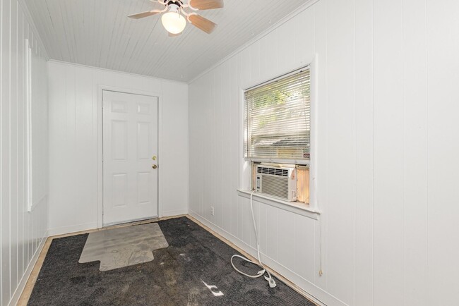 Building Photo - 6032 Marquita Ave